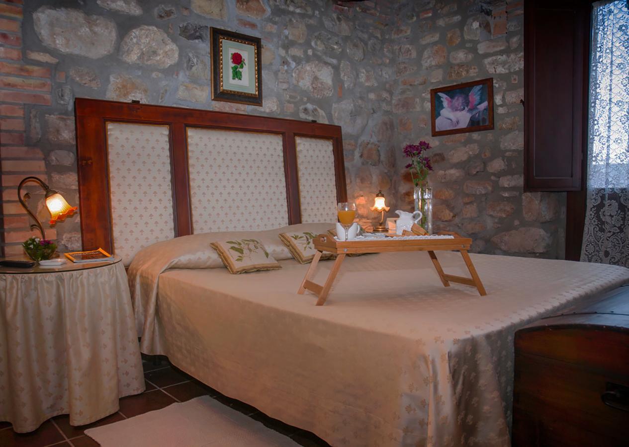 Il Poggiolo Di Parrano Guest House Ngoại thất bức ảnh